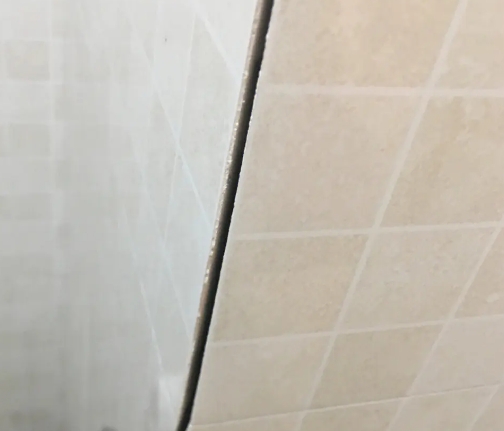 龙胜瓷砖空鼓维修公司分享阳台瓷砖脱落的修复过程可以分为以下几个步骤