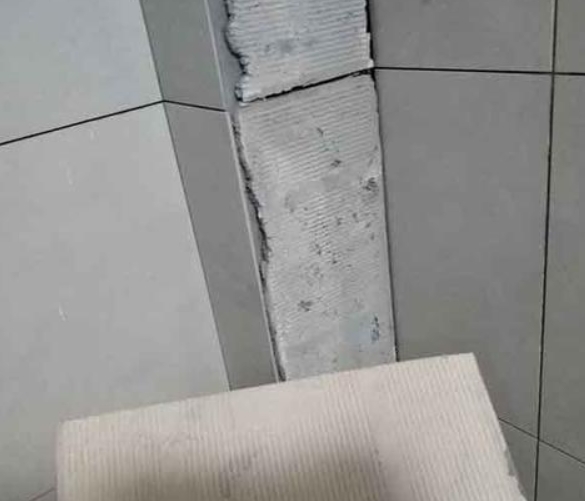龙胜瓷砖空鼓维修公司分享下厨房瓷砖脱落的补救措施。